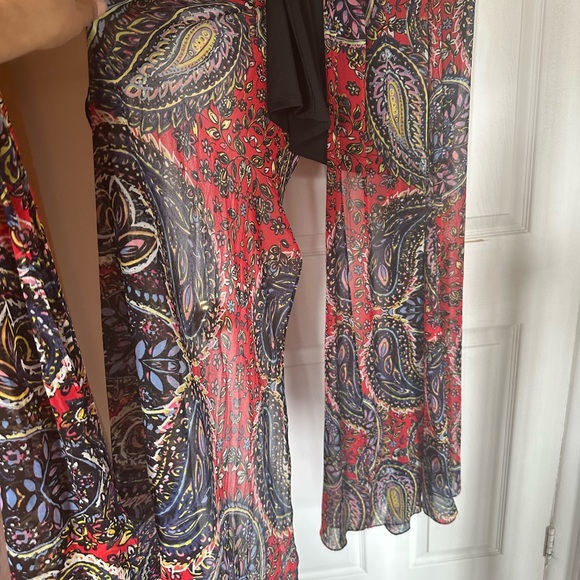 BEBE Women’s Maxi Sheer Paisley 4 Panels Over Mini Skirt - Picture 4 of 4